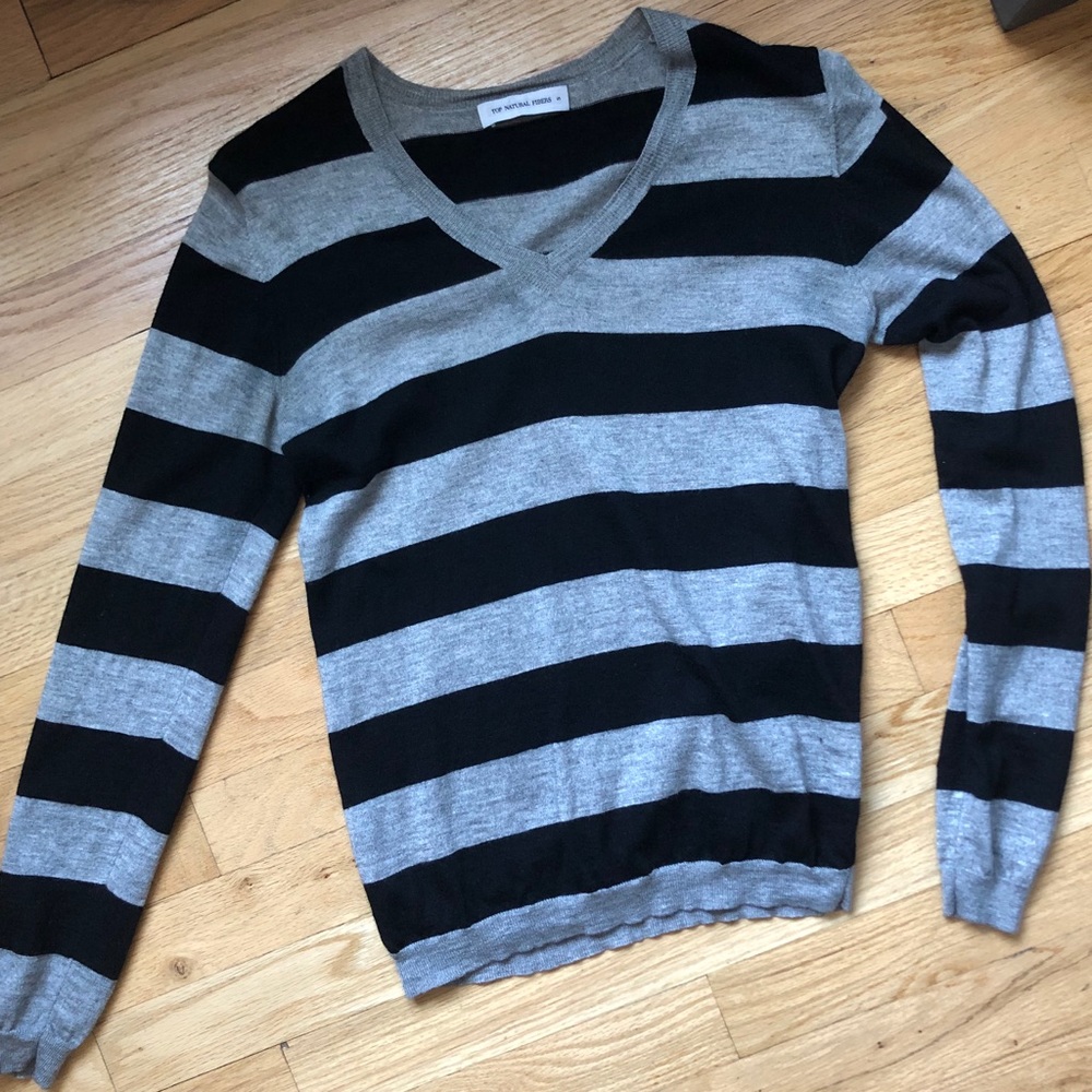 Cashmere and silk lightweight sweater. Size small.